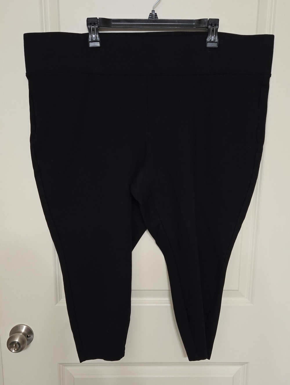 torrid Black Ponte Capri Pants